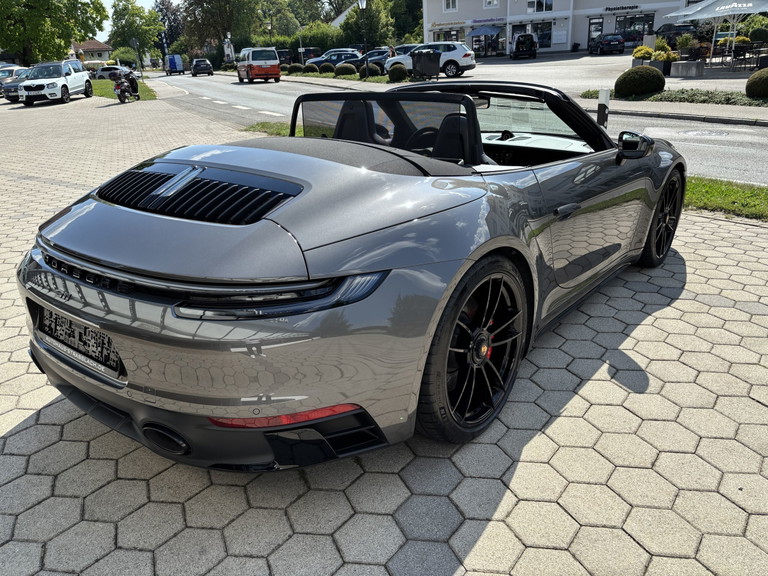Porsche 992 Carrera 4 GTS