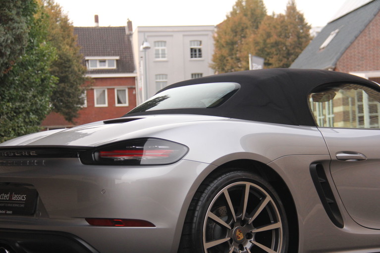 Porsche 718 Boxster