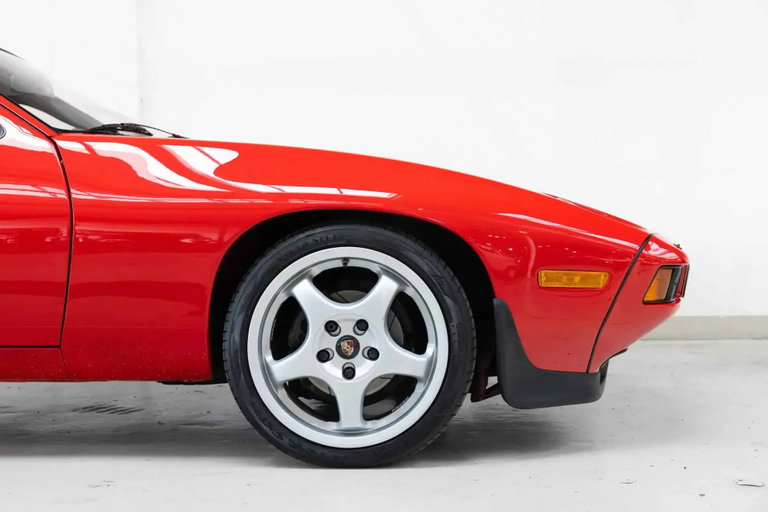 Porsche 928