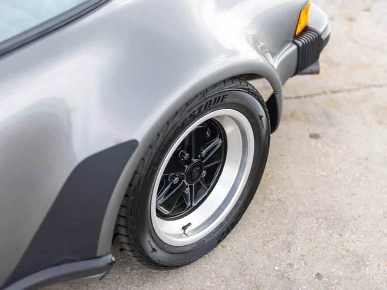 Porsche 911 Turbo 3.3