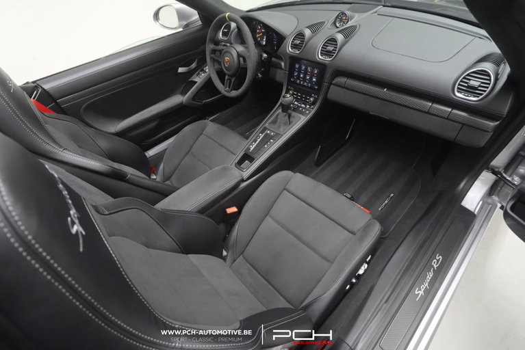 Porsche 718 Spyder RS