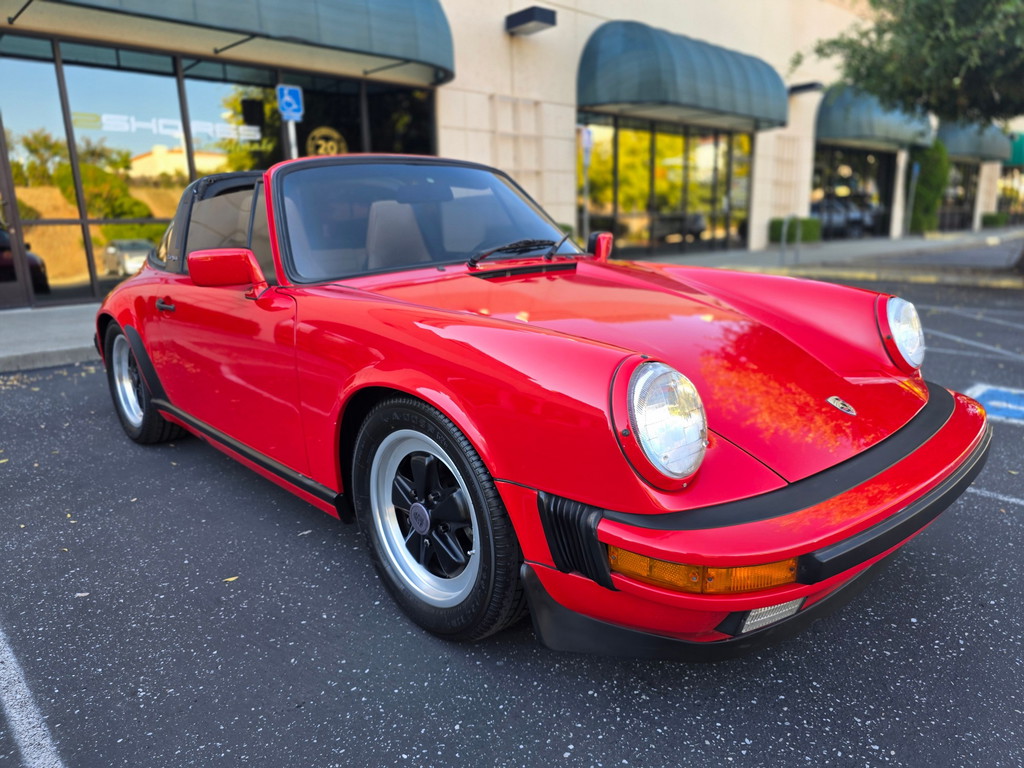 Porsche 911 Carrera 3.2