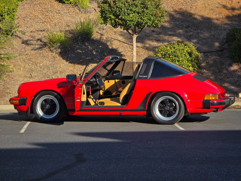 Porsche 911 Carrera 3.2