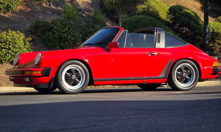 Porsche 911 Carrera 3.2