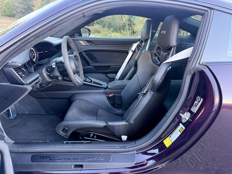 Porsche 992 Carrera 4 GTS