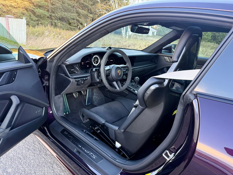 Porsche 992 Carrera 4 GTS