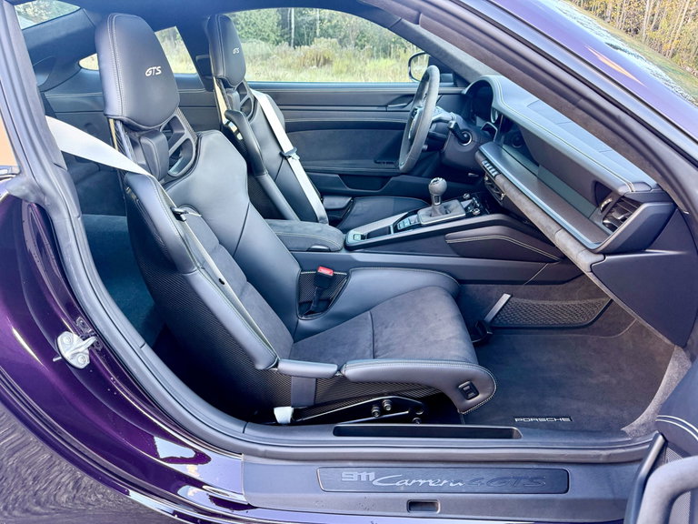 Porsche 992 Carrera 4 GTS