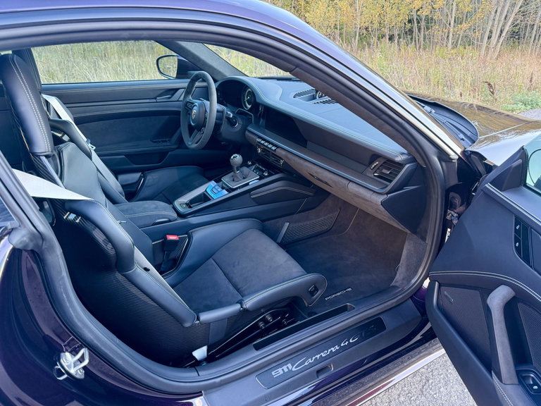Porsche 992 Carrera 4 GTS