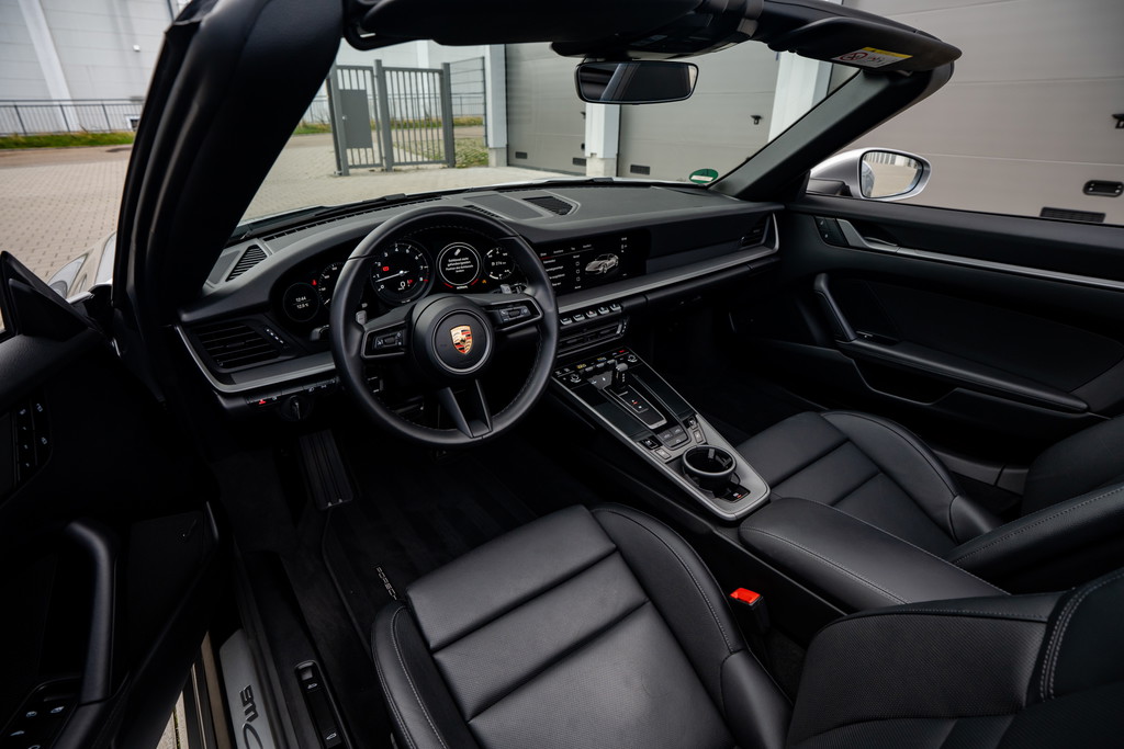 Porsche 992 Carrera