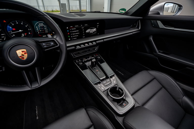 Porsche 992 Carrera
