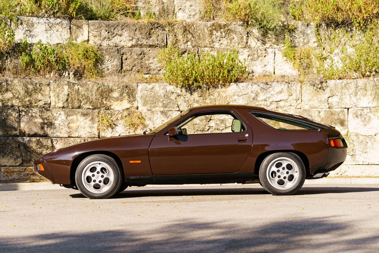 Porsche 928