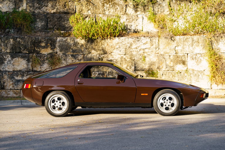 Porsche 928