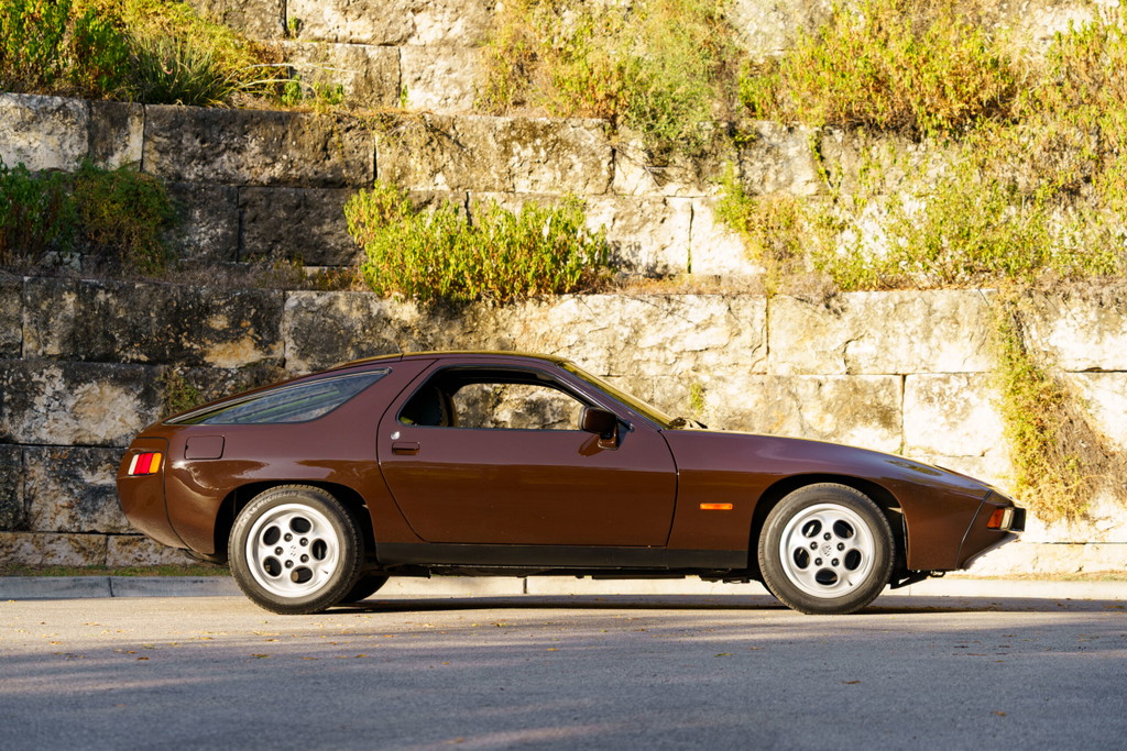 Porsche 928