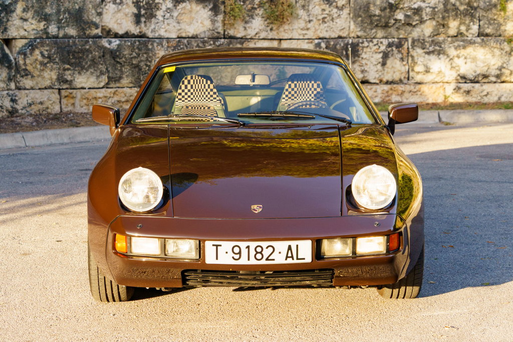 Porsche 928