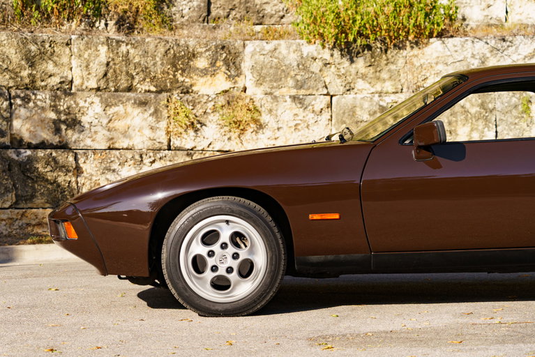 Porsche 928