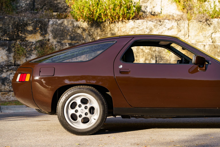 Porsche 928