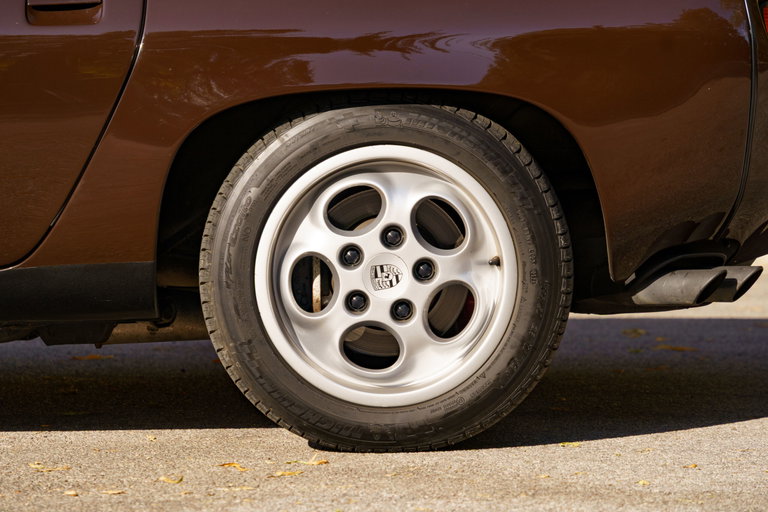 Porsche 928