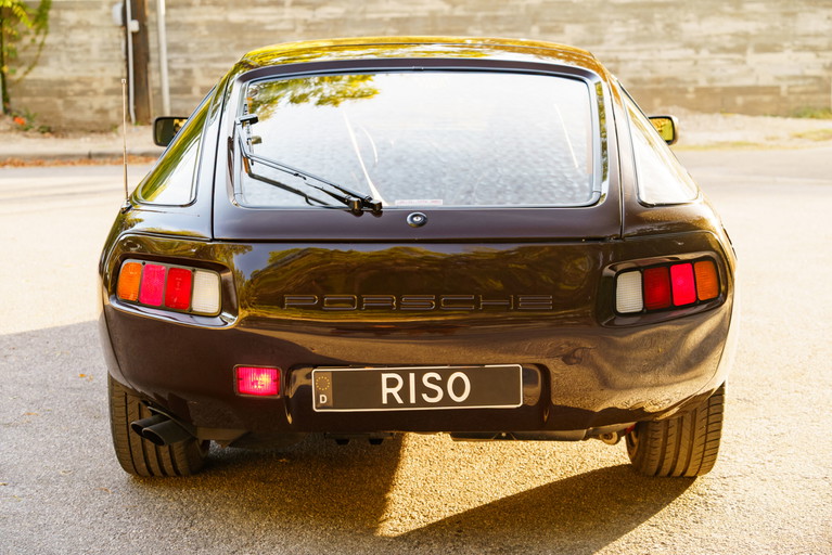 Porsche 928