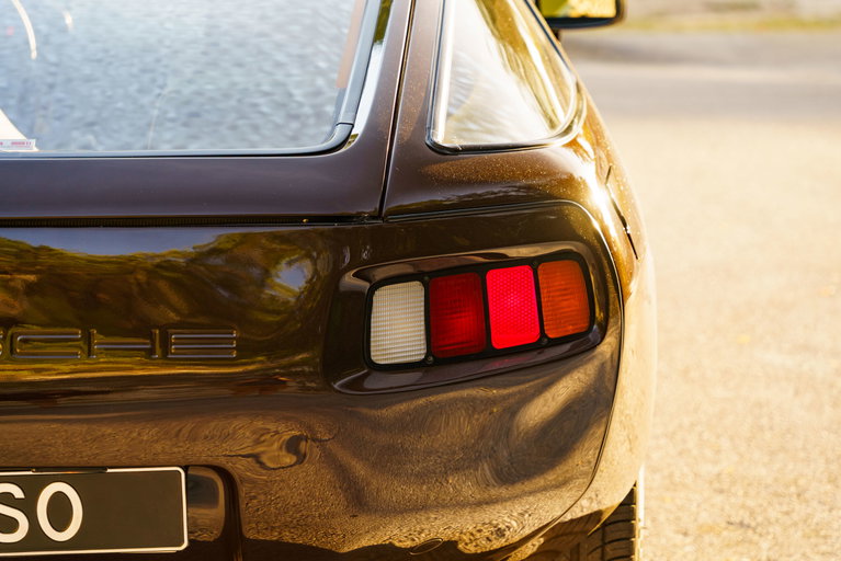 Porsche 928