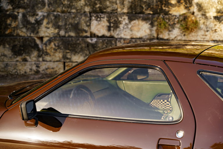 Porsche 928