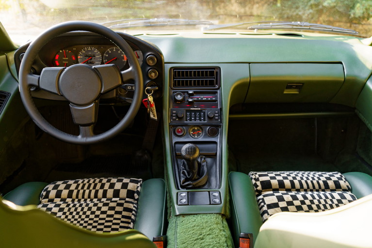 Porsche 928