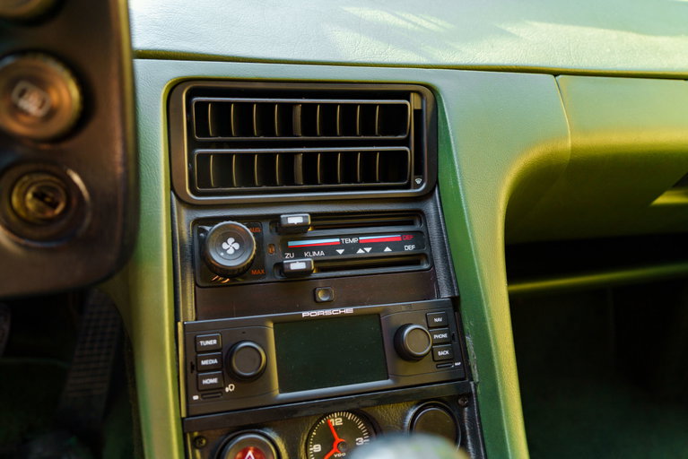 Porsche 928