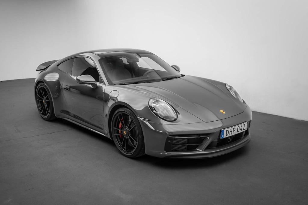Porsche 992 Carrera 4 GTS