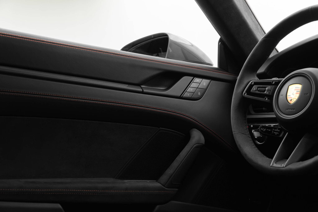 Porsche 992 Carrera 4 GTS