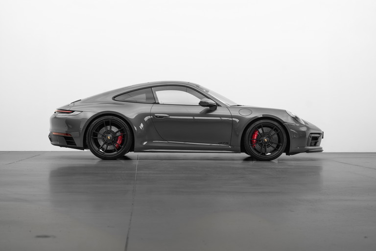 Porsche 992 Carrera 4 GTS