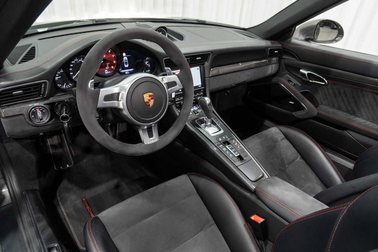 Porsche 991 Carrera GTS