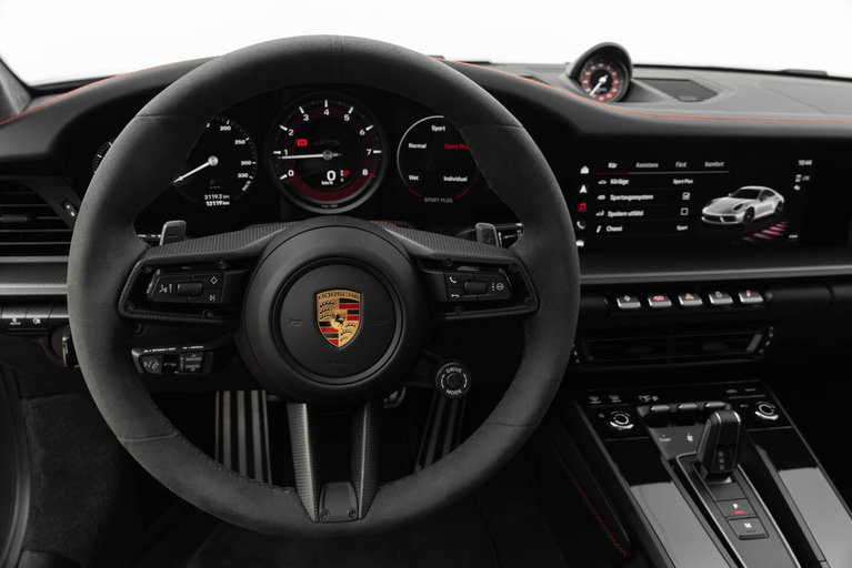 Porsche 992 Carrera 4 GTS