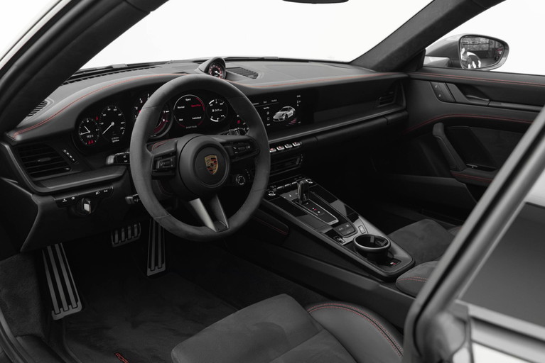 Porsche 992 Carrera 4 GTS