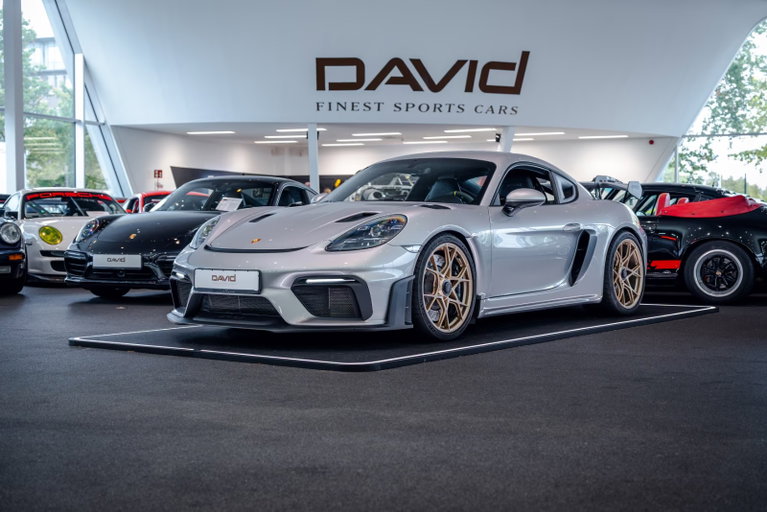 Porsche 718 Cayman GT4 RS