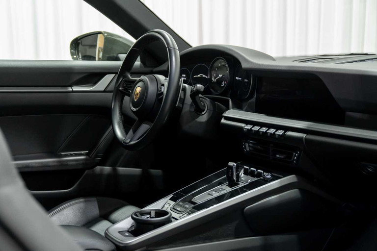 Porsche 992 Carrera