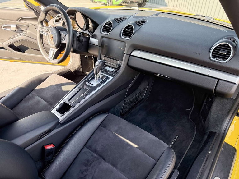 Porsche 718 Cayman