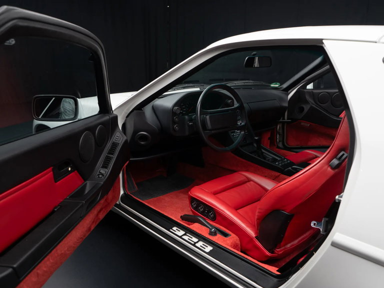 Porsche 928 S4