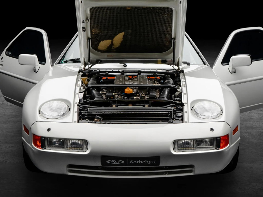 Porsche 928 S4