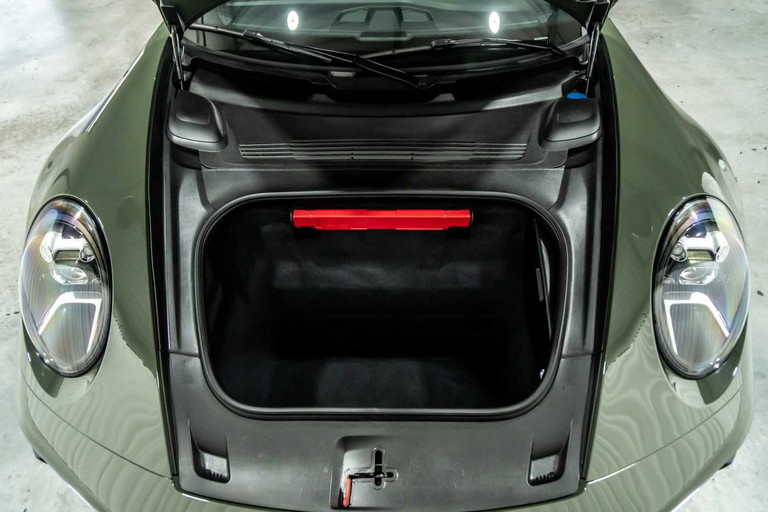 Porsche 992 Carrera