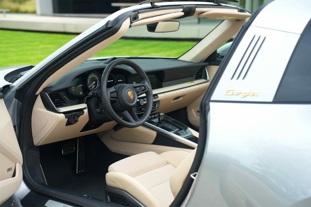 Porsche 992 Heritage Design Edition