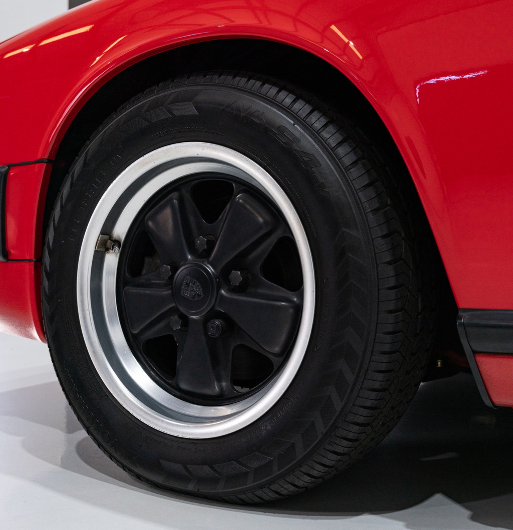 Porsche 911 Carrera 3.2 (US)