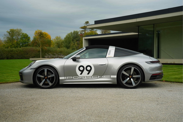 Porsche 992 Heritage Design Edition
