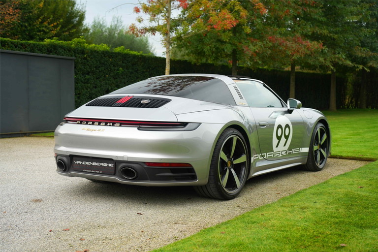 Porsche 992 Heritage Design Edition