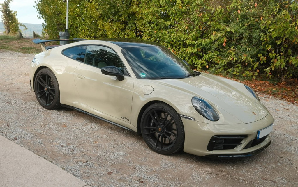 Porsche 992 Carrera 4 GTS