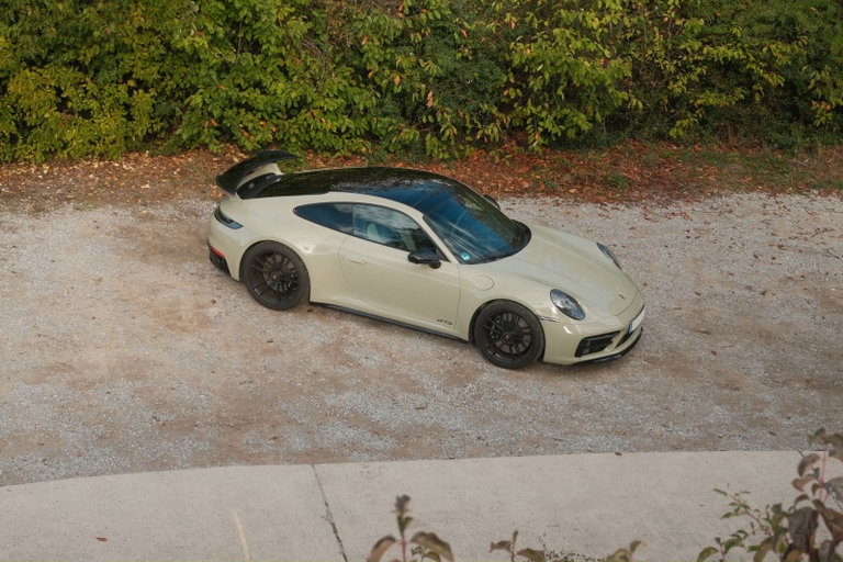 Porsche 992 Carrera 4 GTS