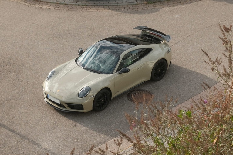 Porsche 992 Carrera 4 GTS
