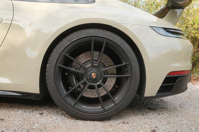Porsche 992 Carrera 4 GTS