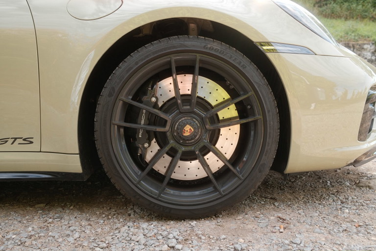 Porsche 992 Carrera 4 GTS