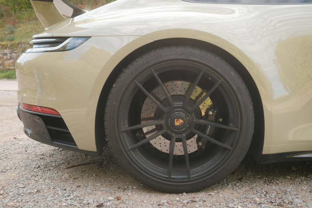 Porsche 992 Carrera 4 GTS
