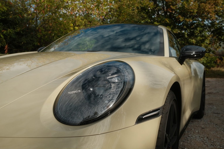 Porsche 992 Carrera 4 GTS