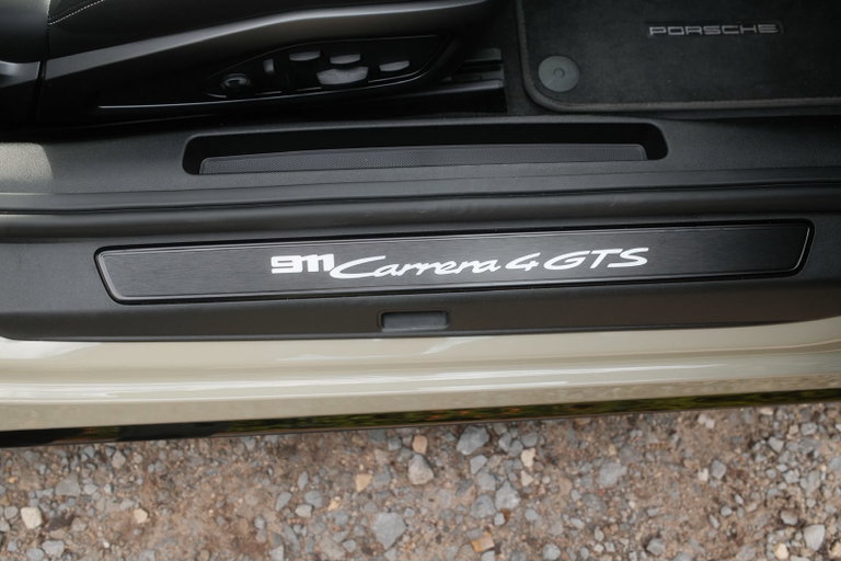 Porsche 992 Carrera 4 GTS